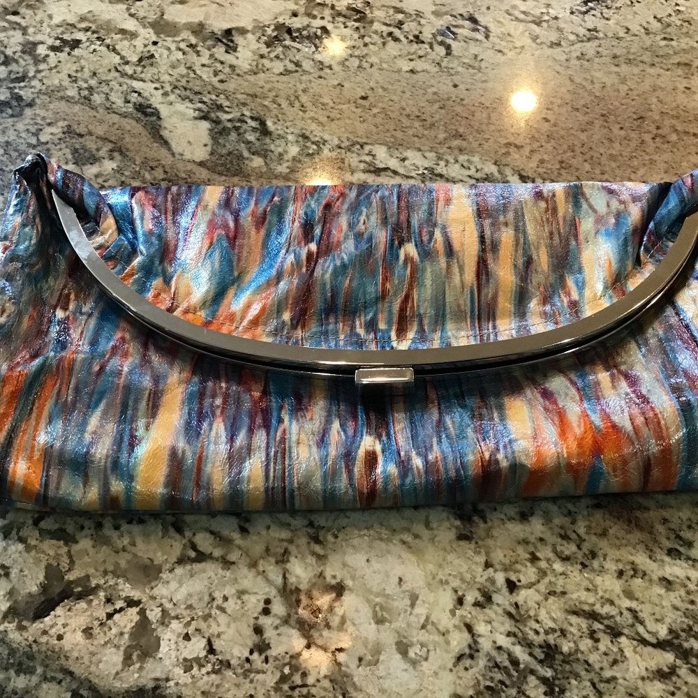 Oversized clutch